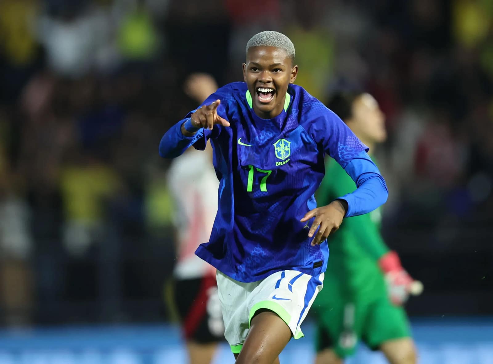 Brasil vence Japão de virada com gol de estreante