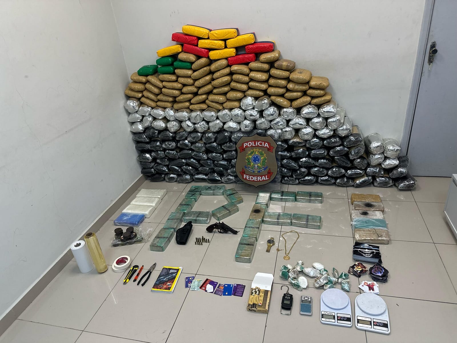 PF apreende mais de 130 kg de drogas em pousada no centro de Corumbá