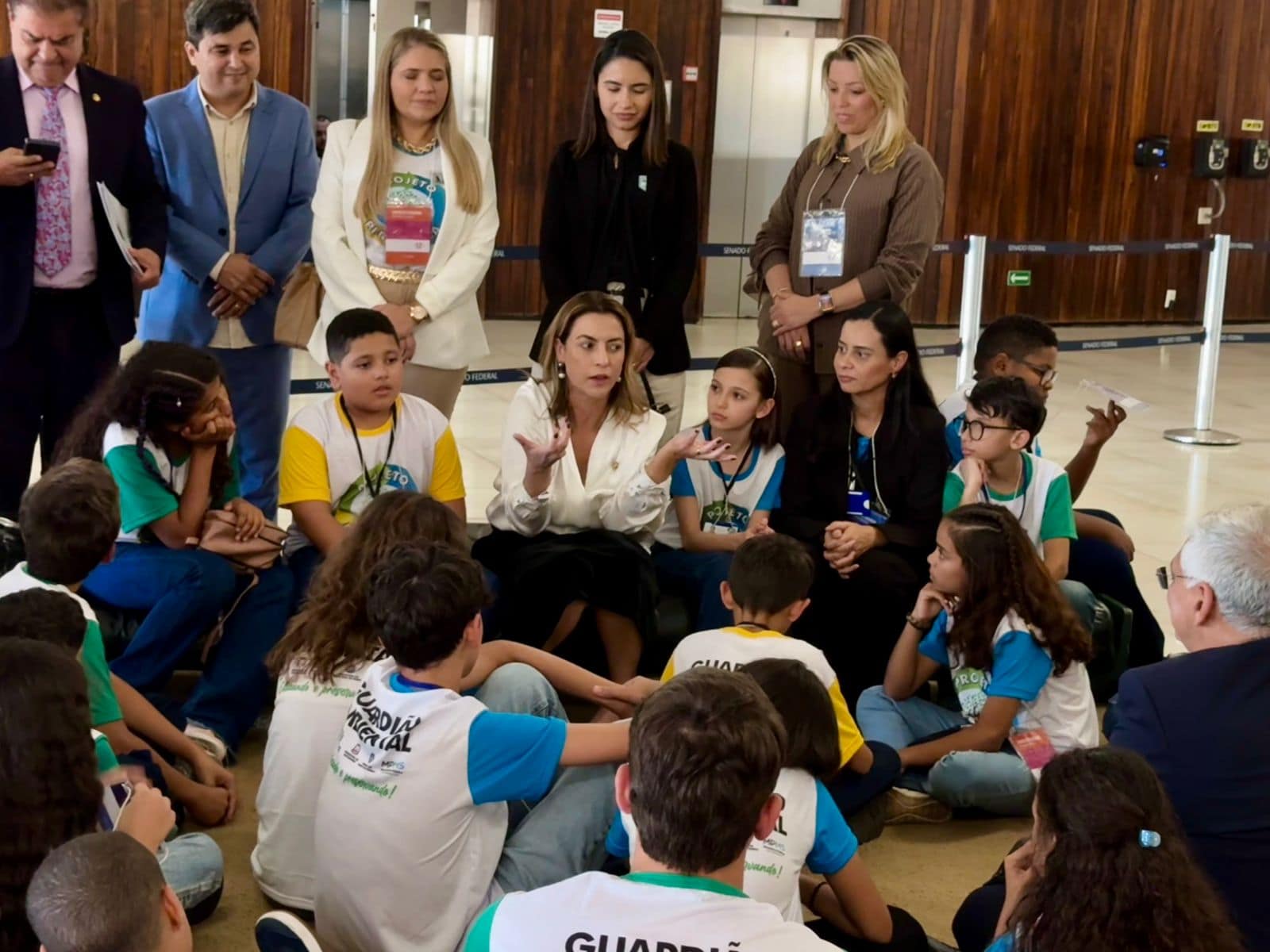 Senadora Soraya Thronicke recebe alunos da rede pública de MS no Congresso Nacional