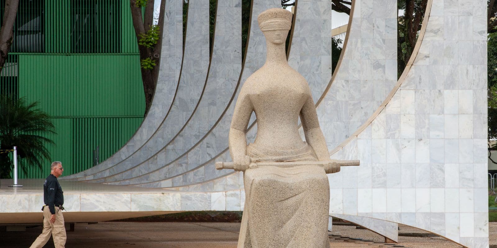 Descriminalização do porte de maconha começa a valer a partir de hoje