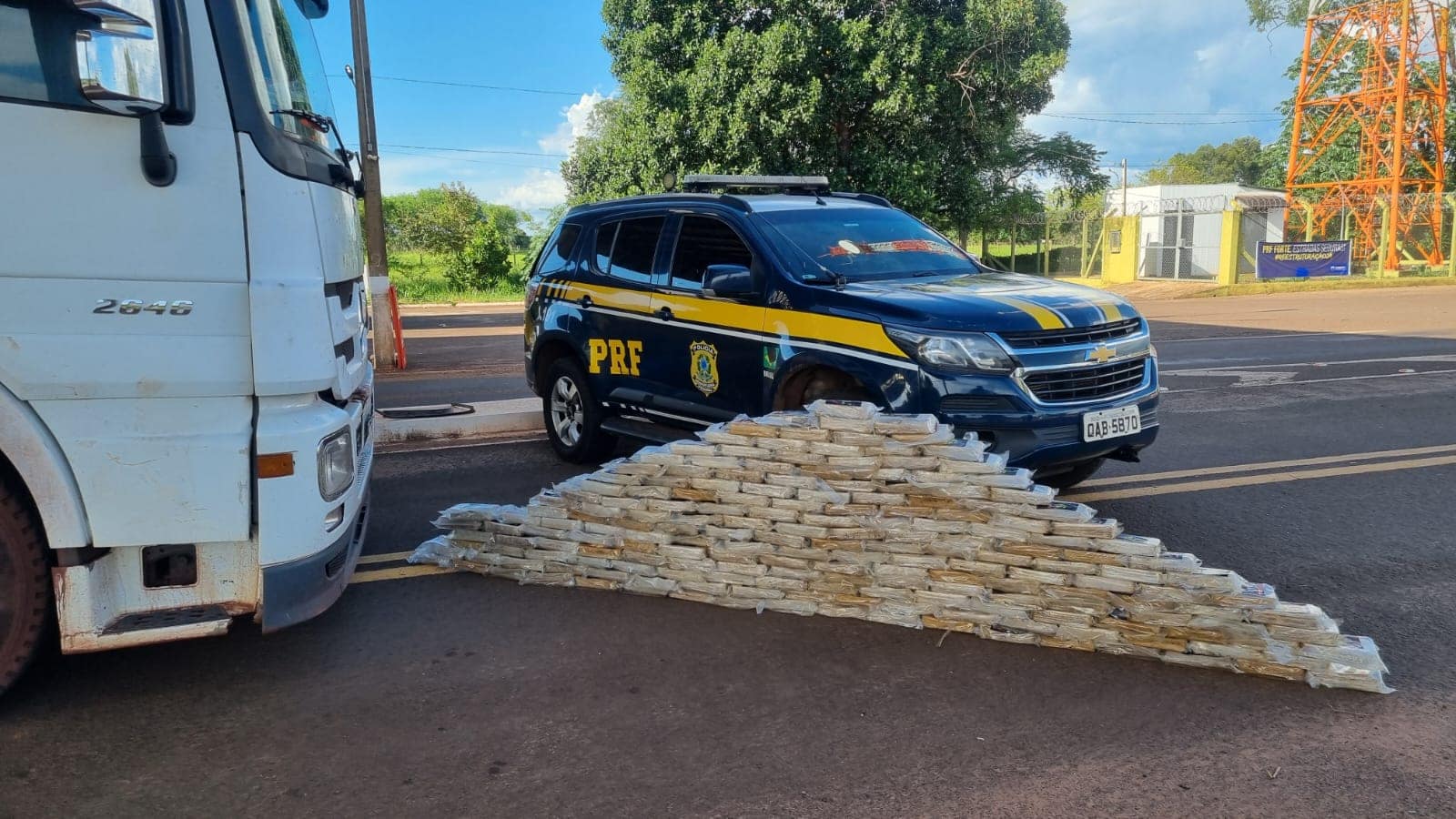 PRF apreende 201 Kg de cocaína em Terenos