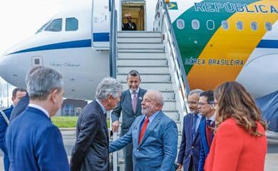 Lula chega a Londres para coroação do Rei Charles III