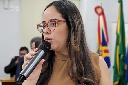 Vereadora Hanna Santana defende reajuste do auxílio-alimentação dos servidores municipais em Corumbá