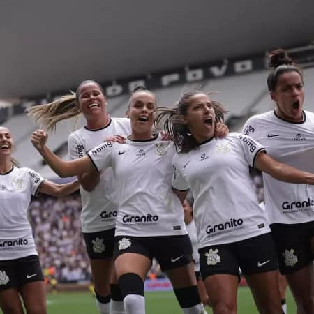 Corinthians goleia Fla e é bicampeão da Supercopa Feminina