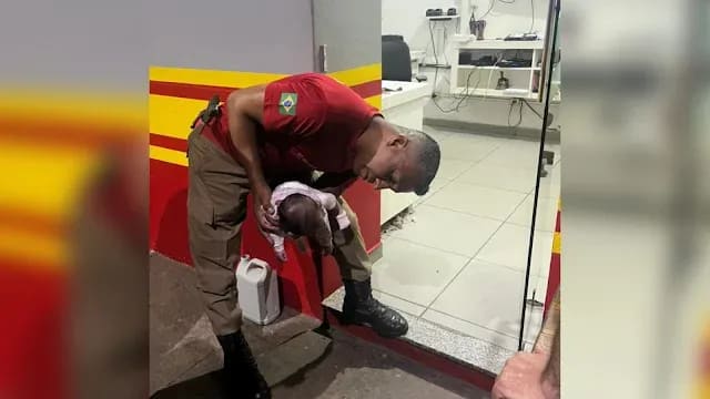 Bebê de um mês é salva por bombeiros em Aquidauana após engasgar; manobras de desobstrução devolveram respiração e cor à criança.