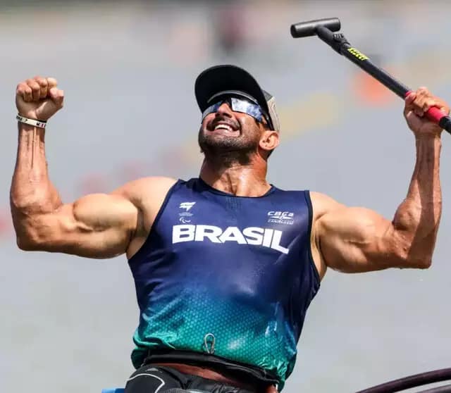 Fernando Rufino conquista ouro no Mundial de Paracanoagem