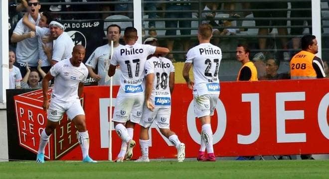 Santos vence o Avaí em casa e assume a liderança do Brasileiro