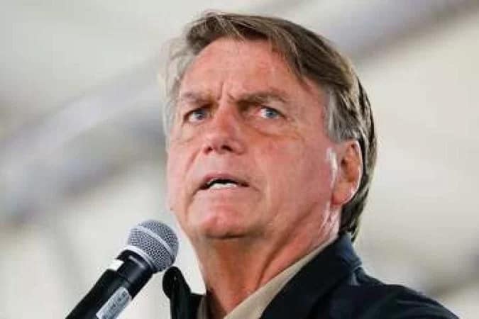 Bolsonaro é condenado a pagar R$ 100 mil por dano moral coletivo a jornalistas
