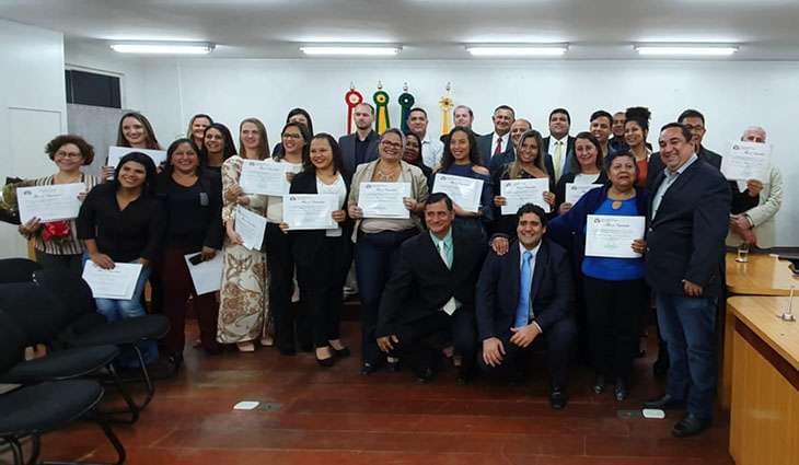 Profissionais de enfermagem e da assistência social são homenageados na Câmara