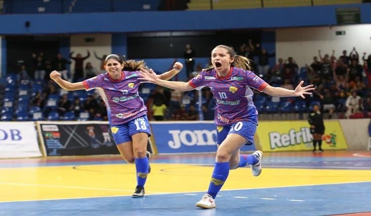 Jogando em casa, equipes de MS avançam na Taça Brasil de Futsal feminino e contam com o apoio da torcida