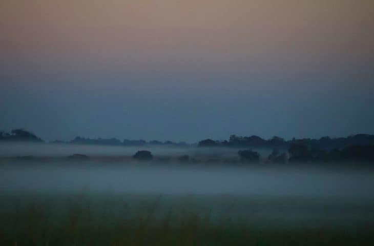 Frente fria muda o tempo em MS com risco de tempestades e queda acentuada nas temperaturas até segunda-feira.