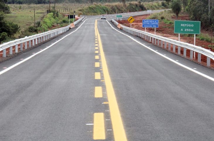 Rodovia que encurta viagem de Campo Grande a Bonito começa a receber sinalização