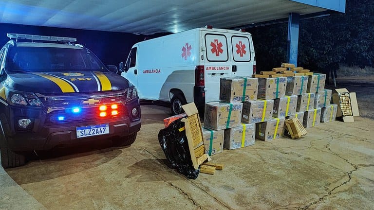 PRF apreende 681 kg de maconha transportados em ambulância em MS