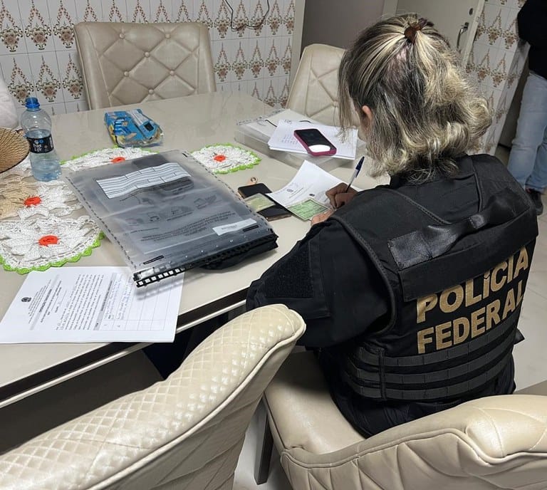 Polícia Federal combate tráfico internacional de drogas em operação nacional