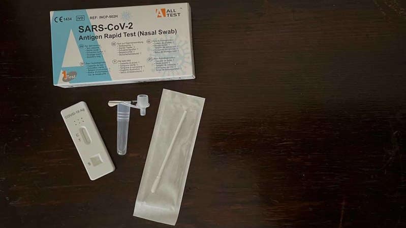 Usado na Europa e EUA, autoteste de covid é vetado no Brasil