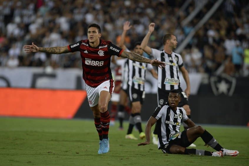 Sob olhar de Textor, Flamengo domina Botafogo, vence e chega à 2ª posição