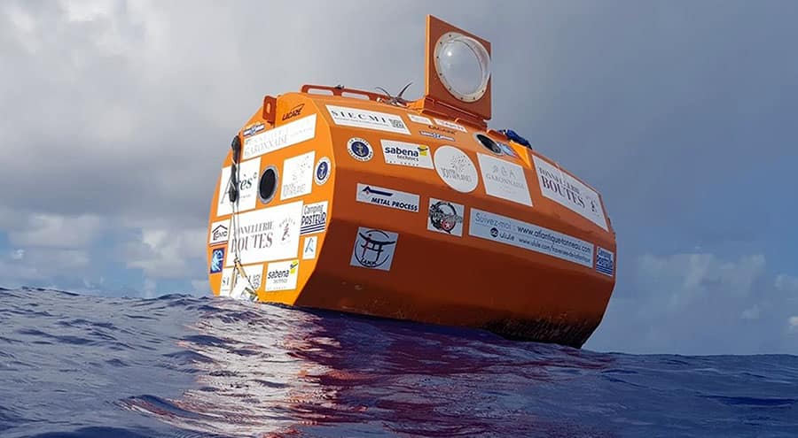 Francês de 72 anos atravessa o Atlântico em um tonel sem motor