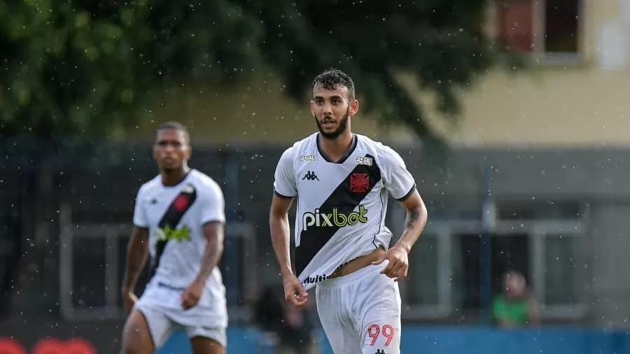 Com dois de Getúlio, Vasco vence o Madureira e assume liderança do Carioca