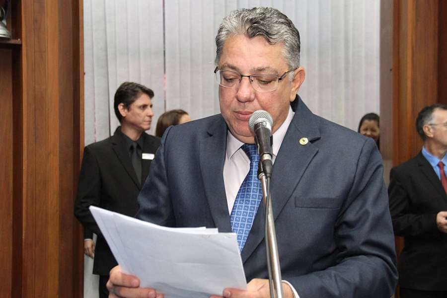 Preocupado com proliferação da dengue, deputado solicita limpeza de pátio do Detran em Corumbá