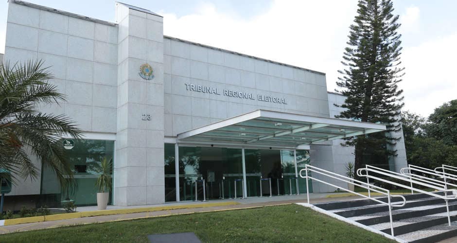 Funcionário terceirizado é preso após furtar 65 notebooks do TRE