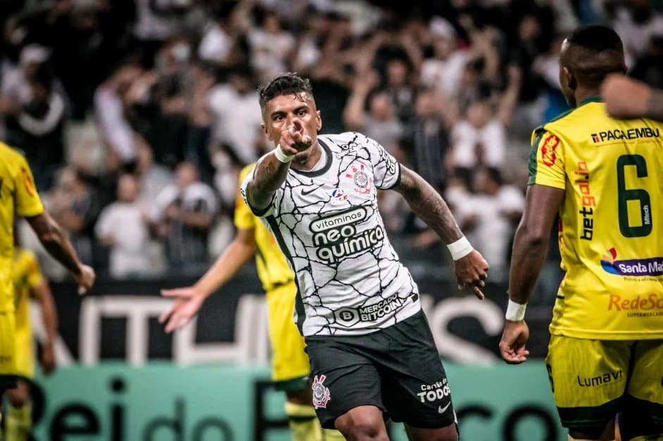 Paulinho faz de novo, Corinthians decide no primeiro tempo e bate Mirassol