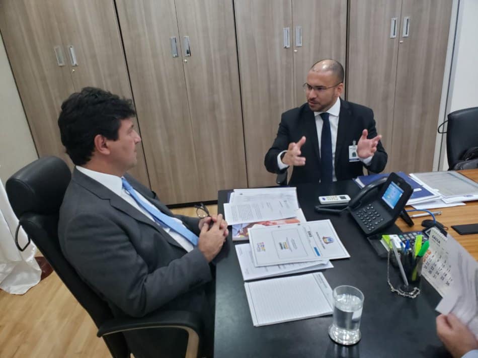 Secretário de Saúde apresenta projetos para Ministro Mandeta
