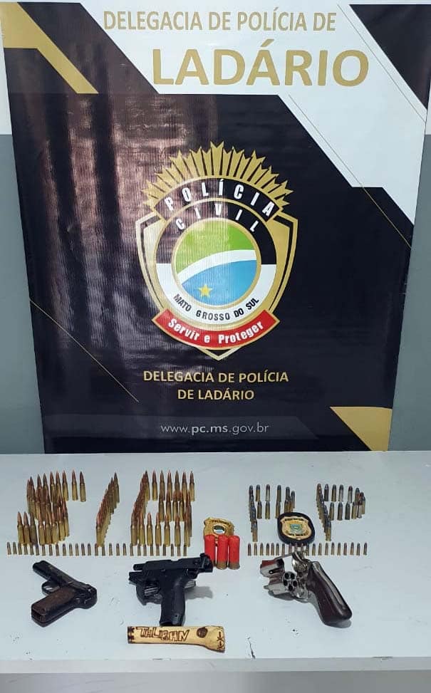 Homem é preso com armas e munições de fuzil em Ladário 2 armas municoes2