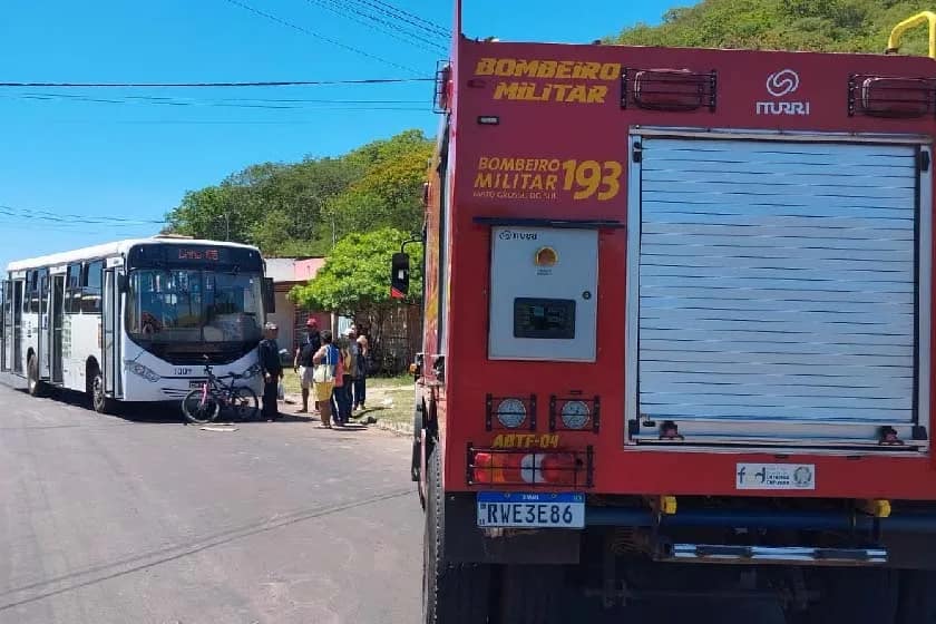 Criança de bicicleta é atropelada por ônibus em Corumbá